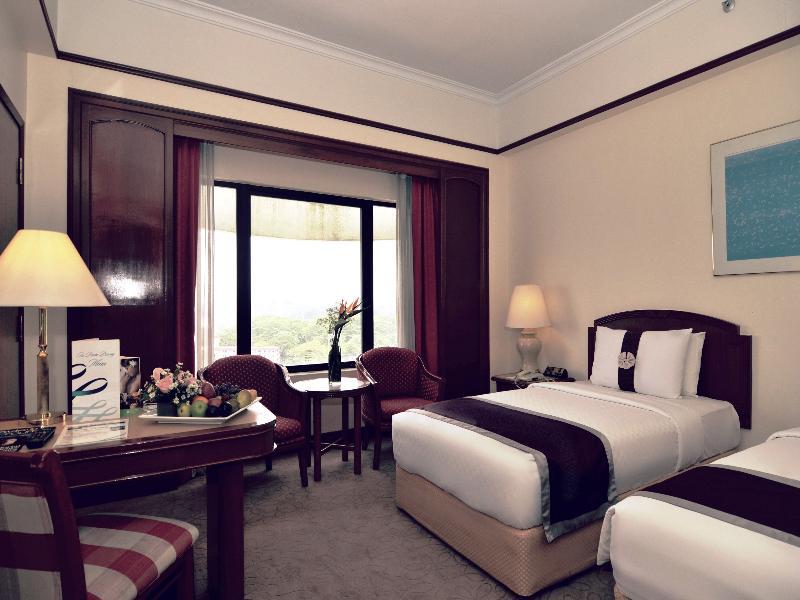 Hotel The Puteri Pacific 4*