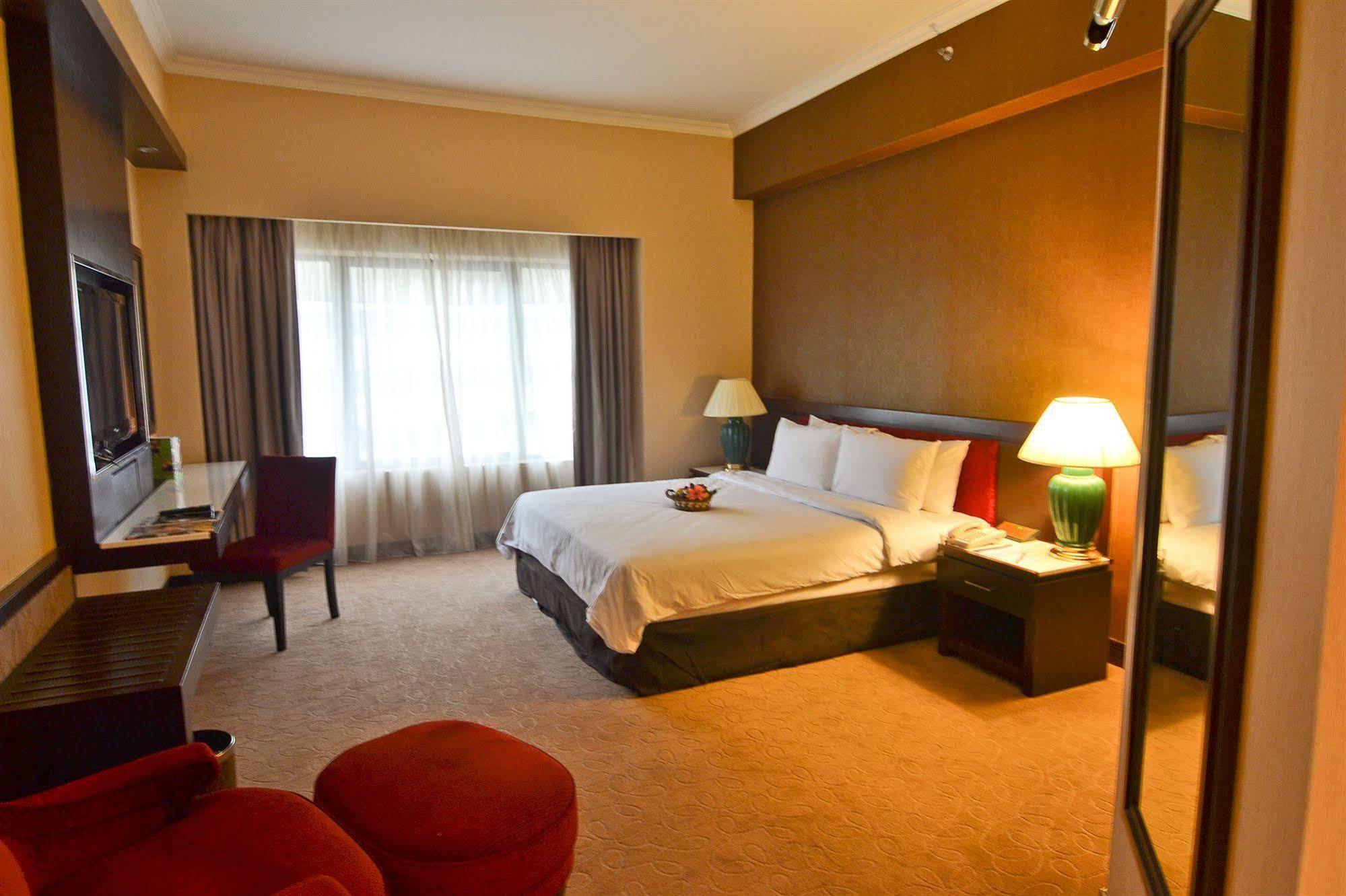 Hotel The Puteri Pacific 4*