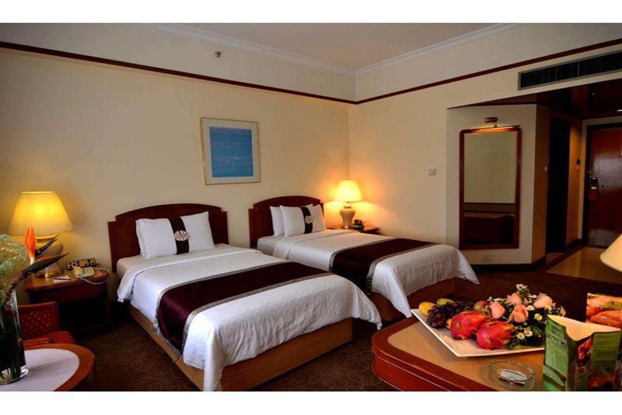 Hotel The Puteri Pacific 4*